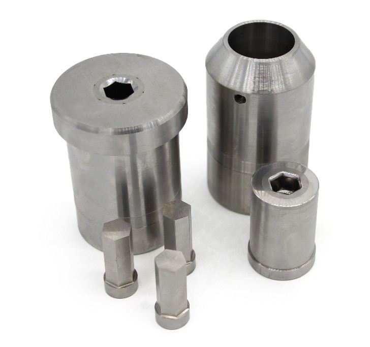 Matriz para extrusión de alta resistencia a frío con carburo de grano medio de alta dureza