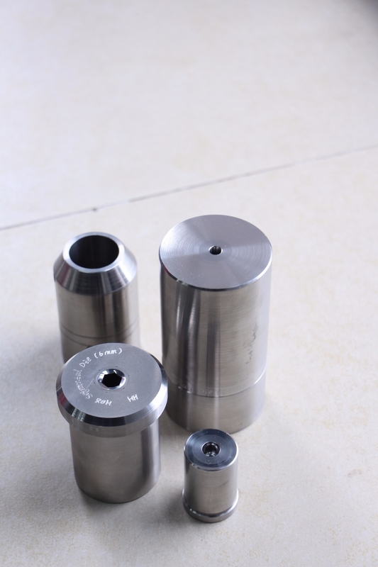 Polido de superficie China Nuevo diseño de matriz de encabezado en frío para extrusión Matriz con material de carburo medio